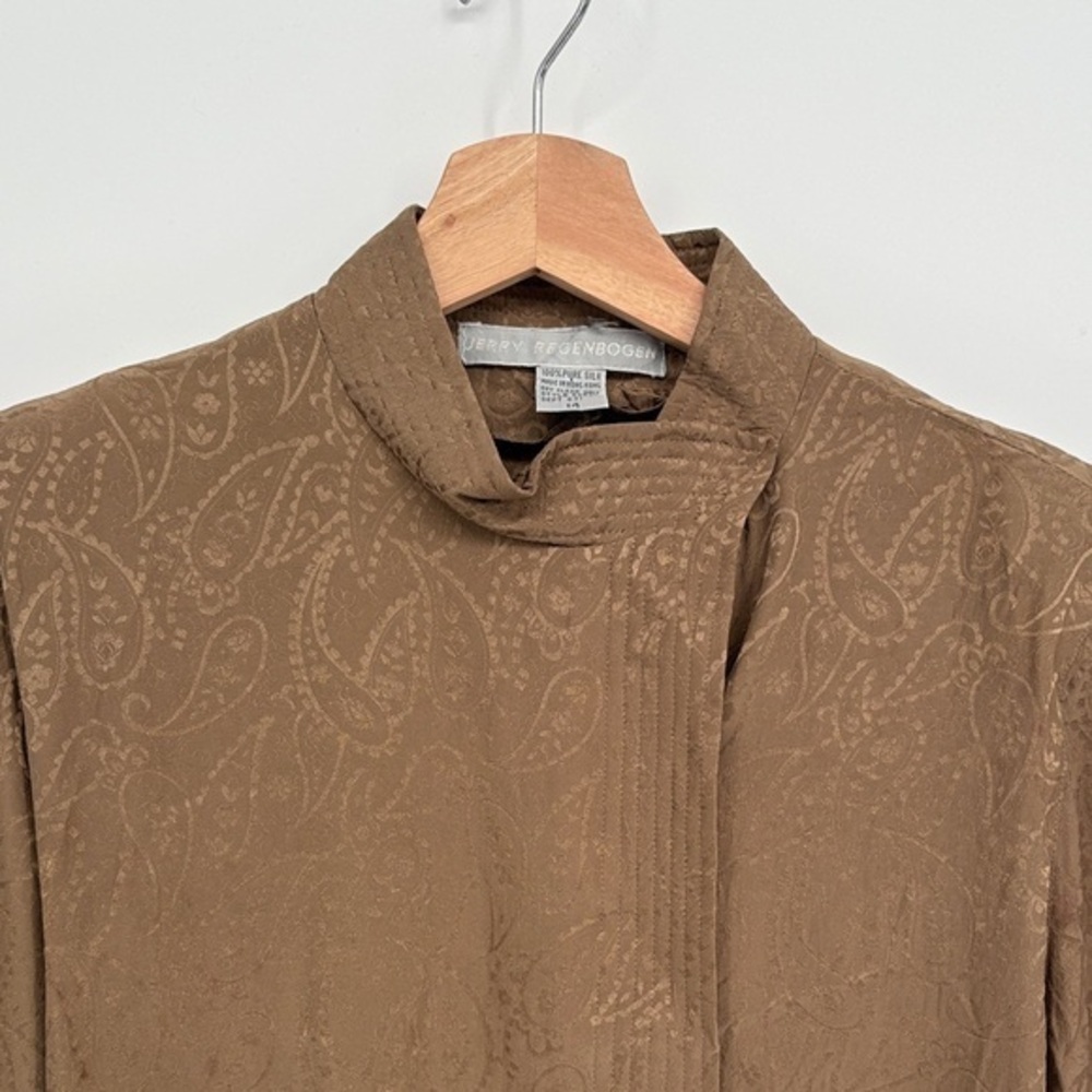 🏹 vintage silk tan Paisley channel quilted collar cuff Blouse